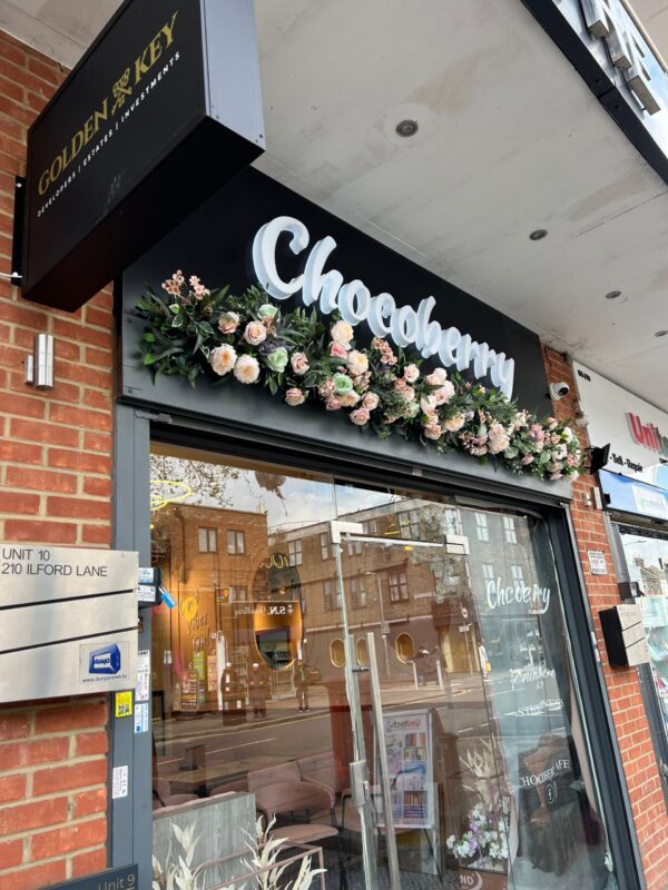 Shop Front Peach and Cream Flower Garland - Image 4