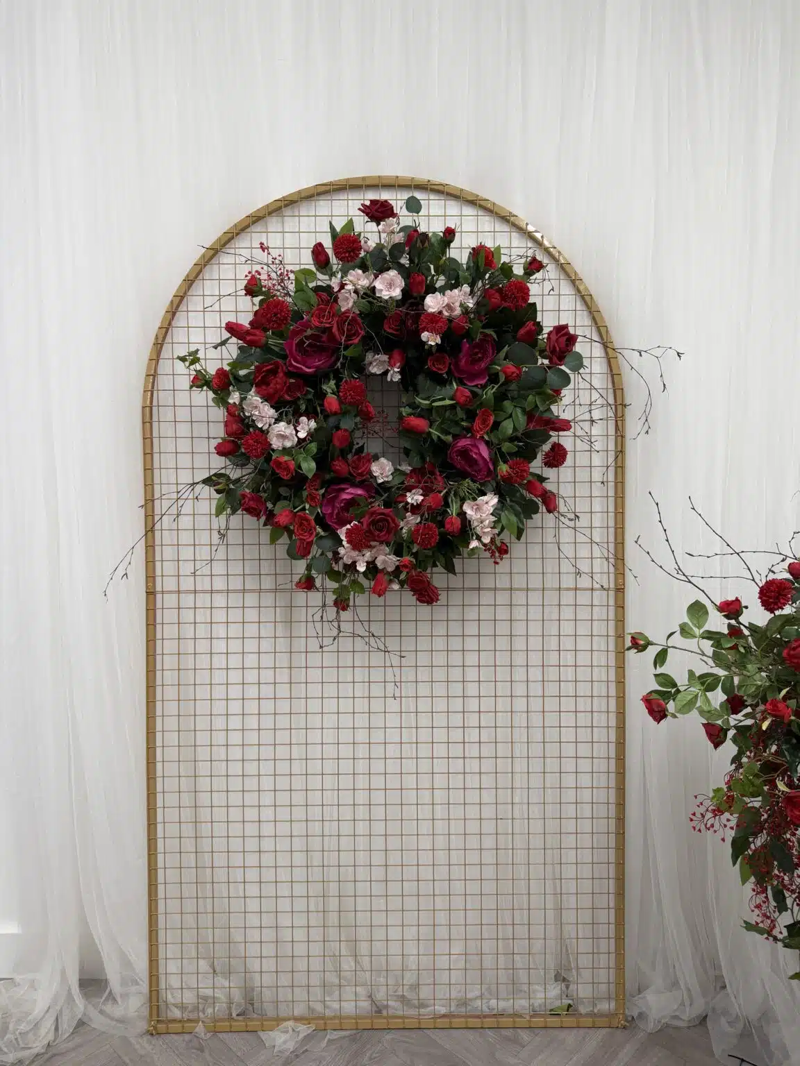 IVY CRUZ Flower Walls, Floral Arrangements | Commercial and Functions XL Red Flower Door Wreath & Coordinating XL Hanging Basket (65–70 cm) - Image 5