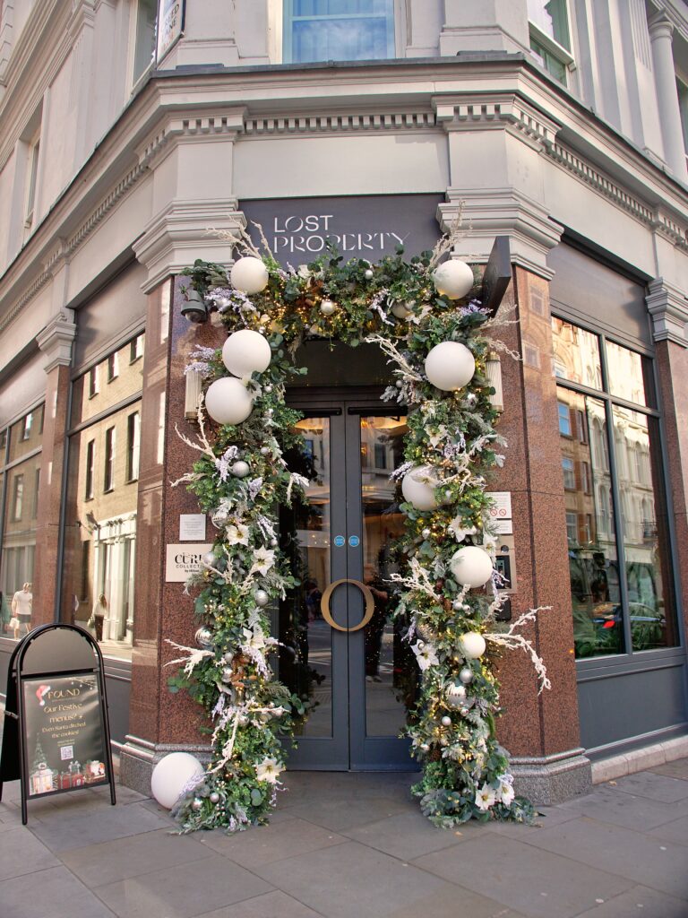 IVY CRUZ Flower Walls, Floral Arrangements | Commercial and Functions Lost Property - P1433109