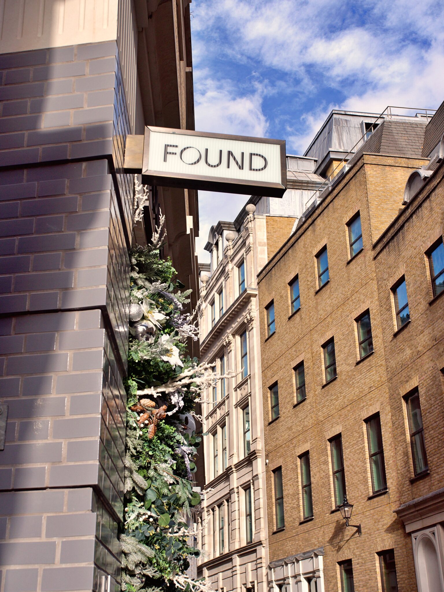 Lost Property - P1433143